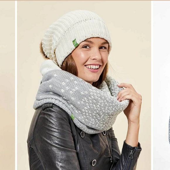 This is j infinity scarf - Picture 4 of 6